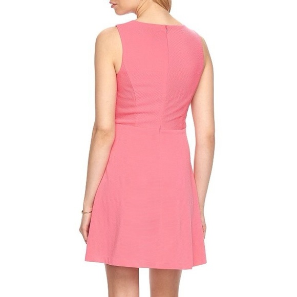 ELLE NWT Pandango Pink Scalloped Ribbed Faux Wrap Sleeveless Fit & Flare Dress - Picture 3 of 12